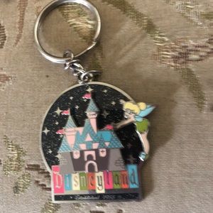 🎠Vintage Movable Disneyland Key Fob- 624 $35 or $30 w/offer